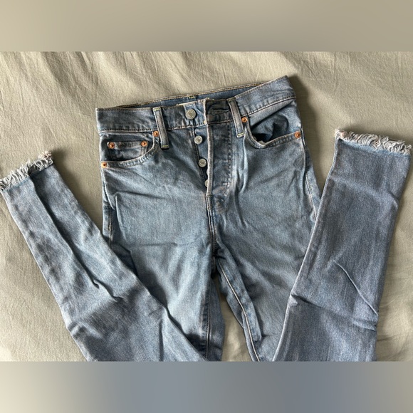 Levis Wedgie Skinny Jeans - Picture 2 of 3